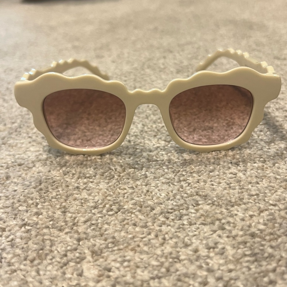 Cream Scalloped Frame Women's Sunglasses - Unbranded